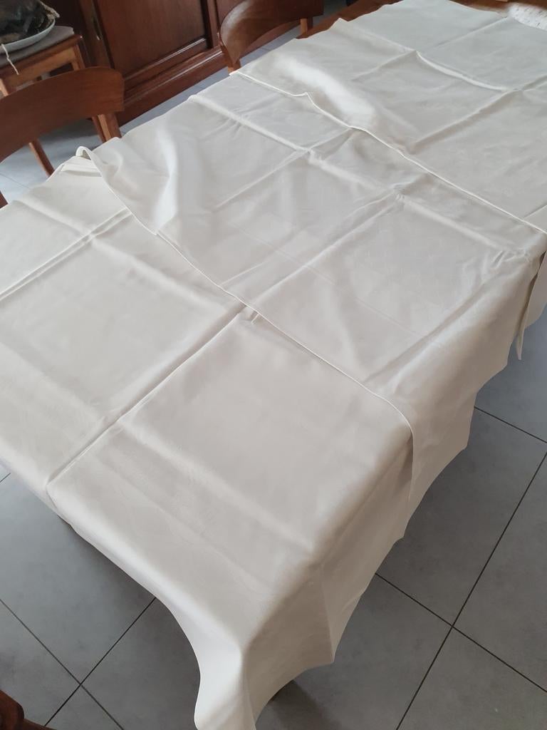 Drie witte damast tafellakens, diverse maten, Huis en Inrichting, Tafelkleden, Gebruikt, Rechthoek, Ophalen of Verzenden