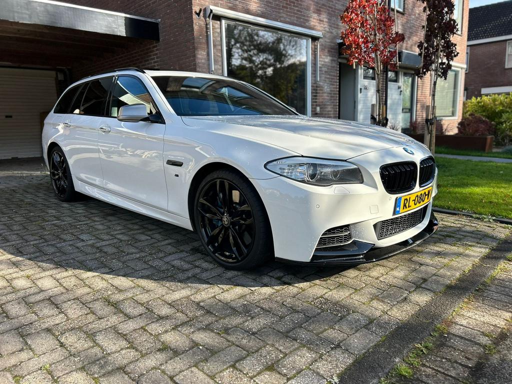 BMW 5-Serie M550d Touring Xdirve AUT 2013 Wit, Auto's, BMW, Automaat, Euro 6, 2993 cc, Alcantara