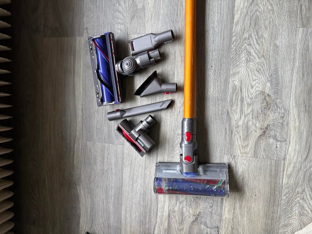 Te koop dyson  v8 Absolute hulpstukken, Witgoed en Apparatuur, Stofzuigers, Ophalen, Gebruikt, Overige typen