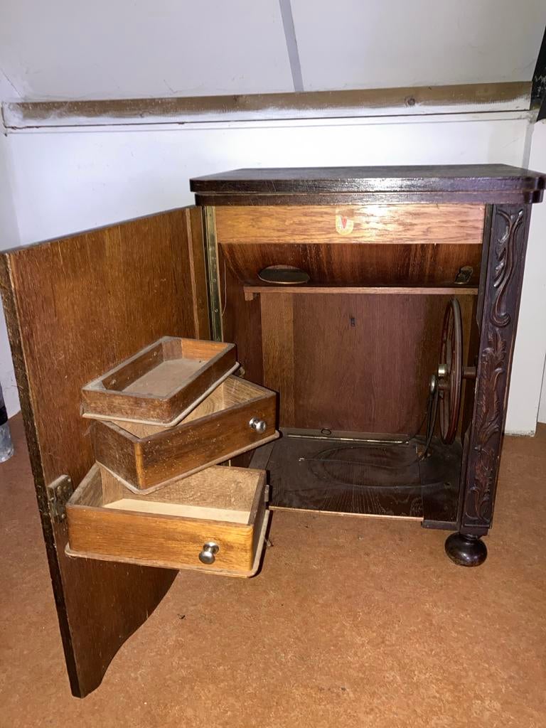 Antiek naaimachine meubel, Antiek en Kunst, Antiek | Naaimachines, Ophalen of Verzenden