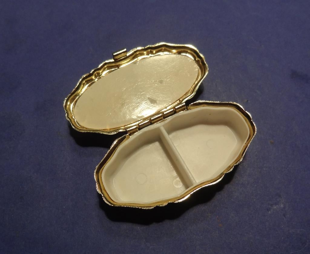 Gevraagd Dit Model Metalen Doosje 6 x 3 x 1½ Centimeter, Verzenden
