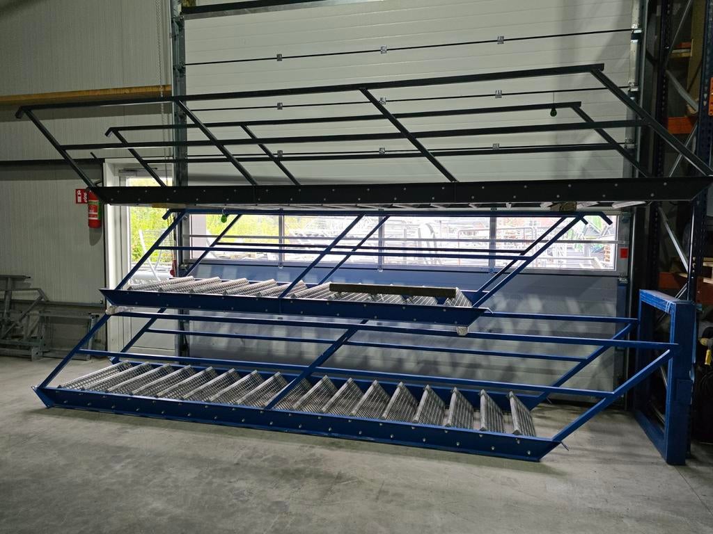 Stalen trappen Ruime keus nob1410, Ophalen, Zo goed als nieuw, 2 tot 4 meter