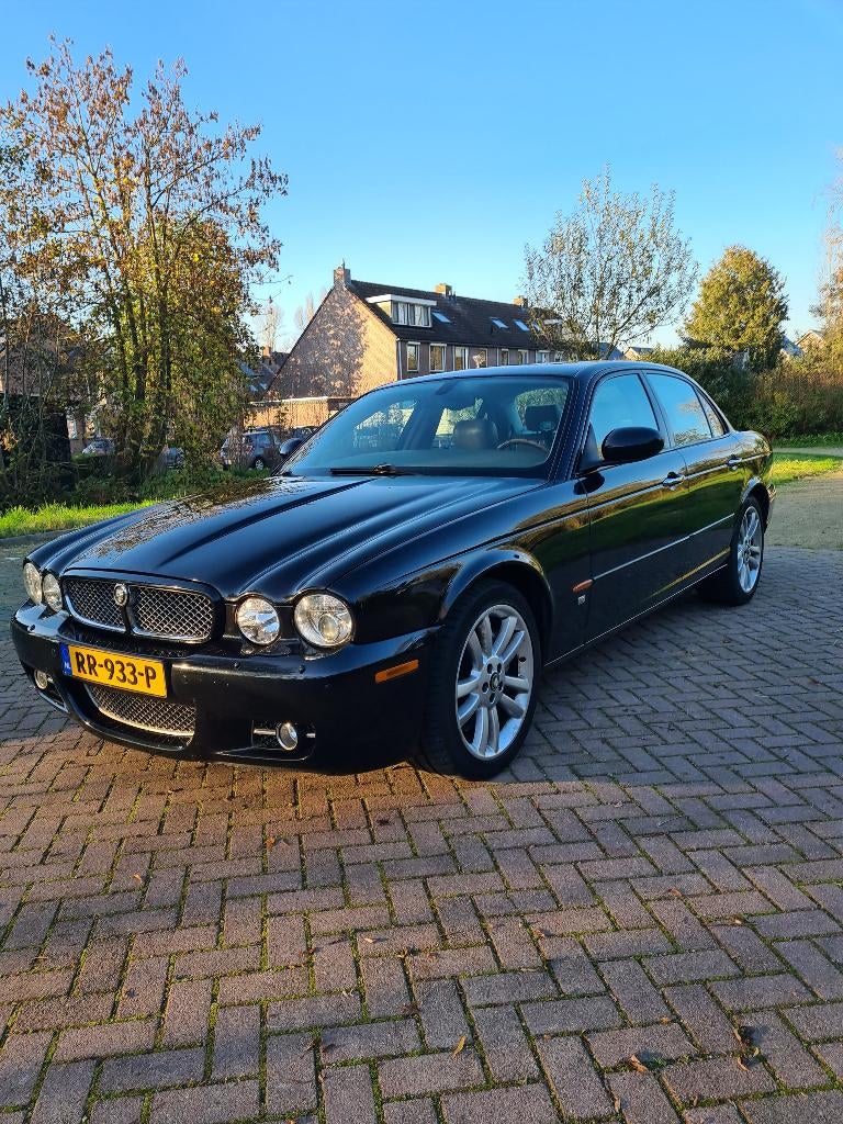 Jaguar XJR 4.2 V8 Supercharger 2003 zwart, Automaat, Achterwielaandrijving, 394 pk, Zwart