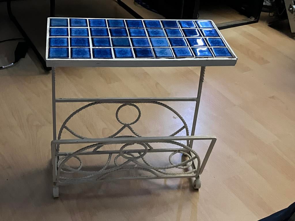 Vingage bijzet tafeltje, lectuurbak, krantenbak, Ophalen, Gebruikt, 50 tot 100 cm, Rond