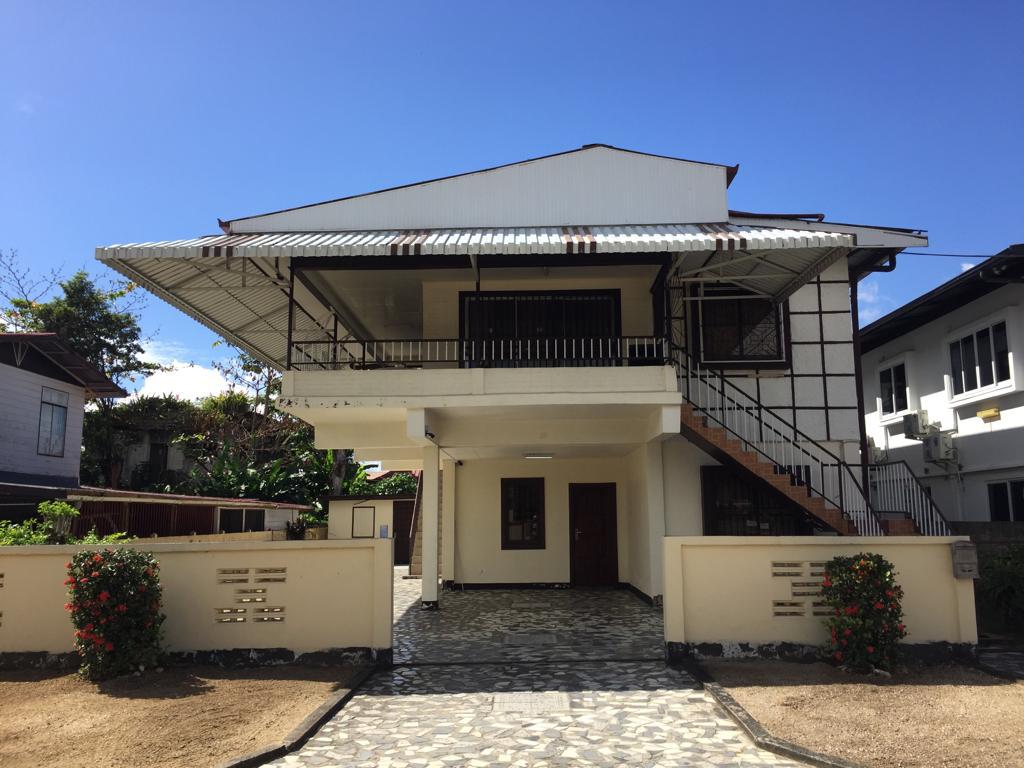 Vakantie woning te huur vlakbij centrum Suriname, Eigenaar
