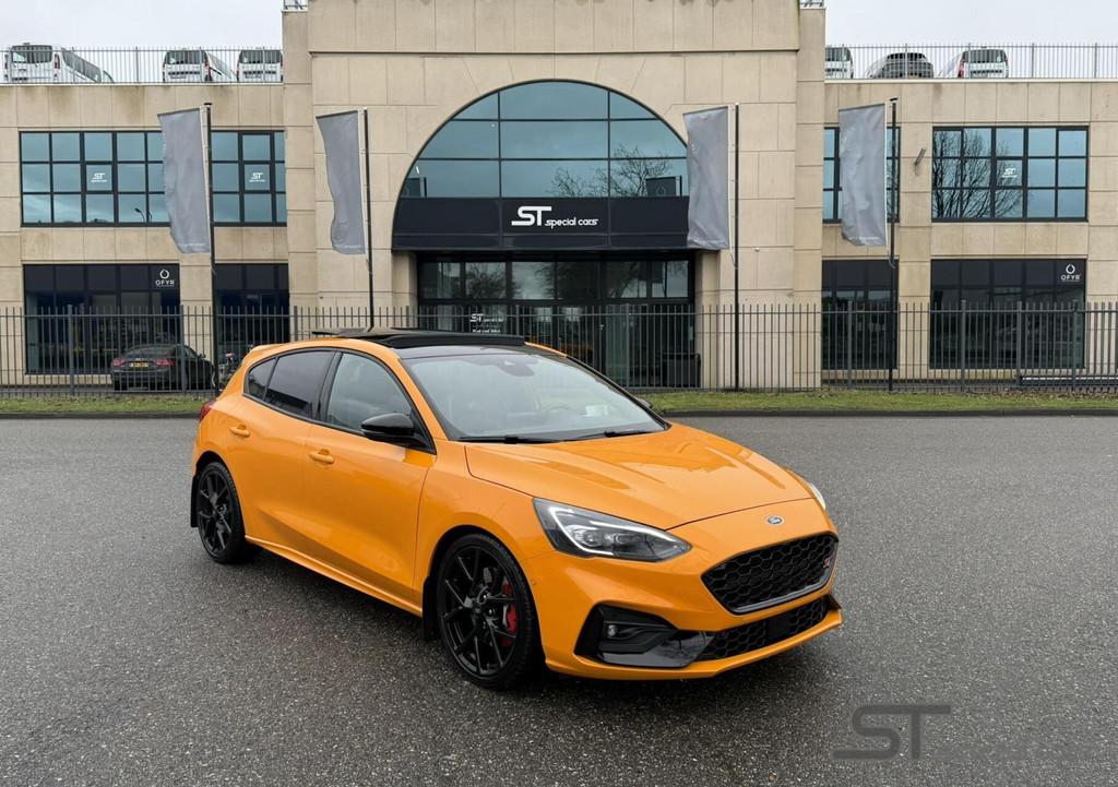 Ford Focus 2.3 EcoBoost ST-X|Pano|Matrix, Gebruikt, Zwart, Met garantie (alle), 2261 cc
