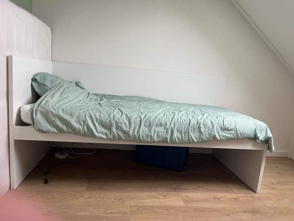 Eenpersoonsbed 90x200 cm, hout wit van kleur met metras, Ophalen, Gebruikt, 90 cm, Eenpersoons