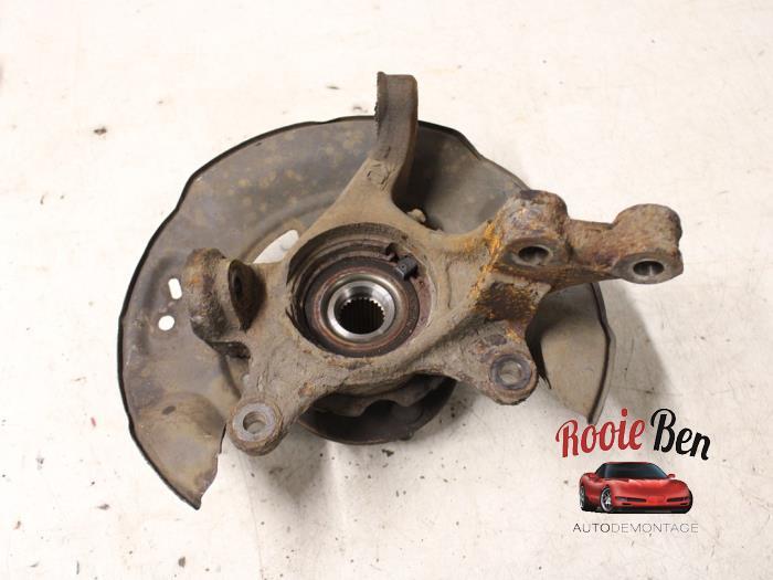 Fusee links-voor van een Toyota Yaris, Gebruikt, -, -, Ophalen of Verzenden