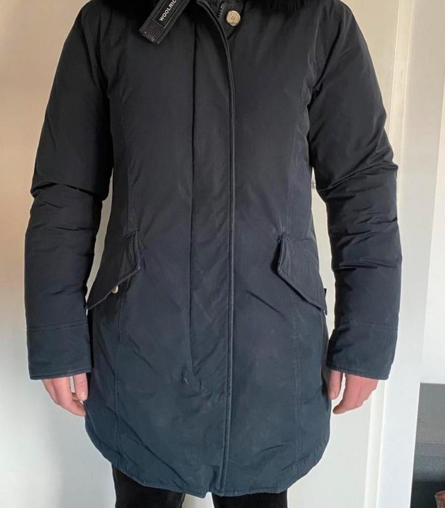 Zeer mooie donkerblauwe Woolrich Winterjas maat XL., Kleding | Dames, Jassen | Winter, Zo goed als nieuw, Maat 46/48 (XL) of groter