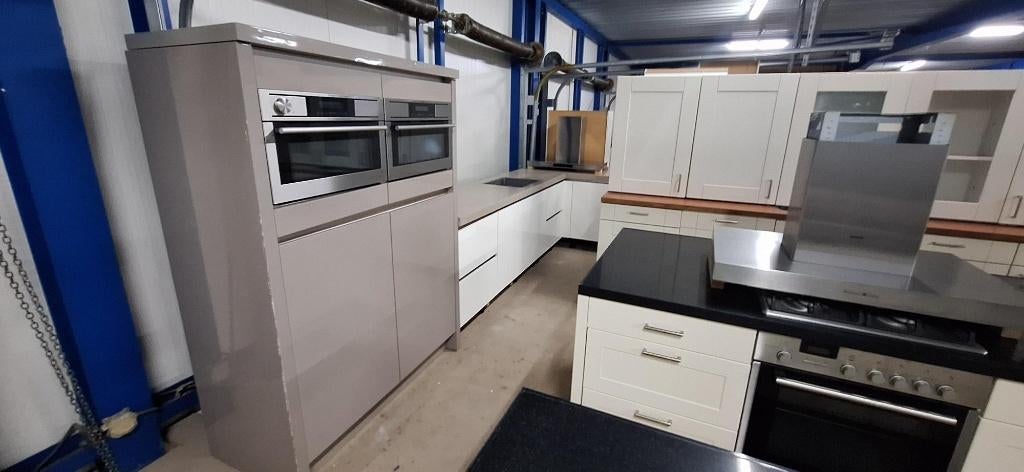 Complete keuken Compleet met APP 120Keukens op voorraad 2860, Ophalen of Verzenden, Zo goed als nieuw, Hoekkeuken, Met kookeiland