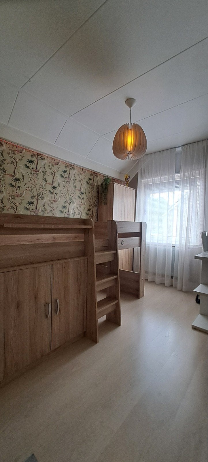 Kinderbed, kast en bureau