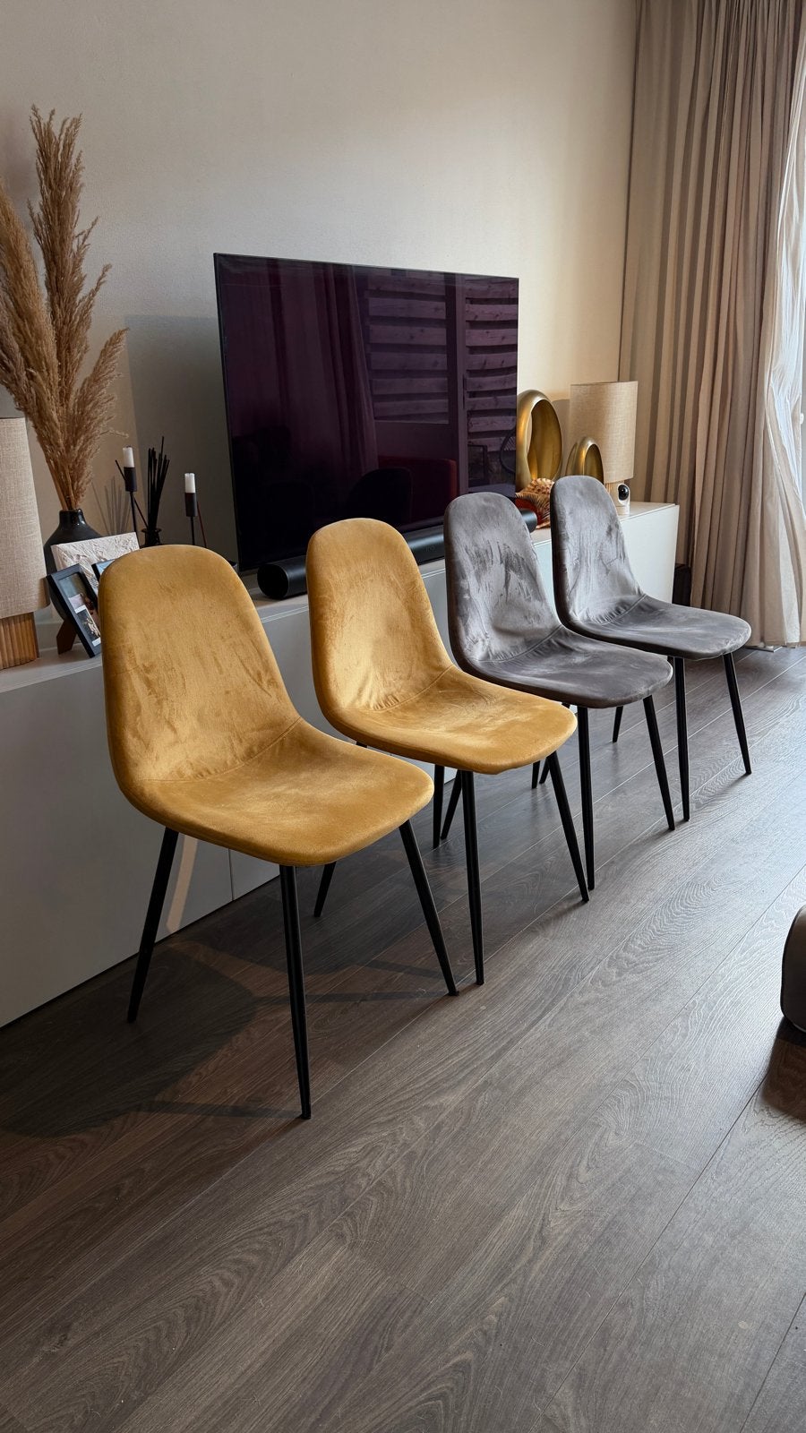 Set van 4 stoelen: oker en grijs met zwart onderstel, Huis en Inrichting, Ophalen, Gebruikt, Overige kleuren, Vier