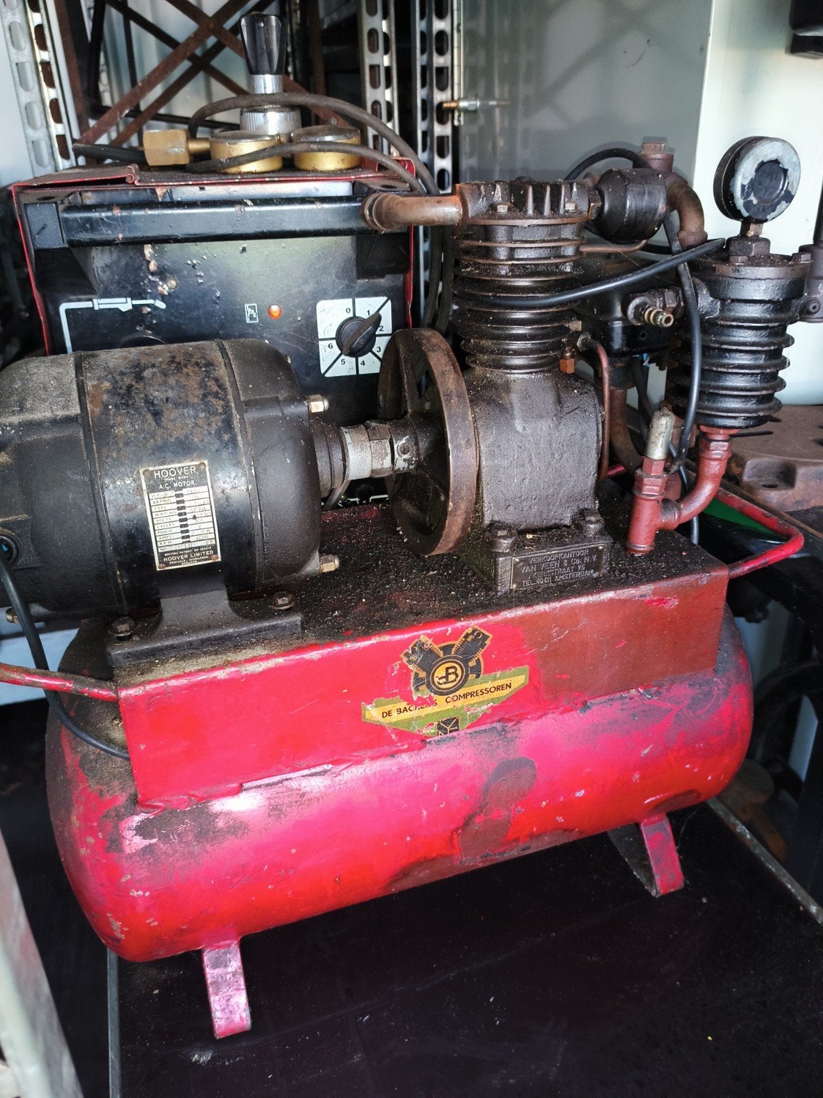 Vintage Hoover Compressor - De Saeger Compressoren, Gebruikt, Ophalen of Verzenden, Minder dan 200 liter/min, Minder dan 6 bar