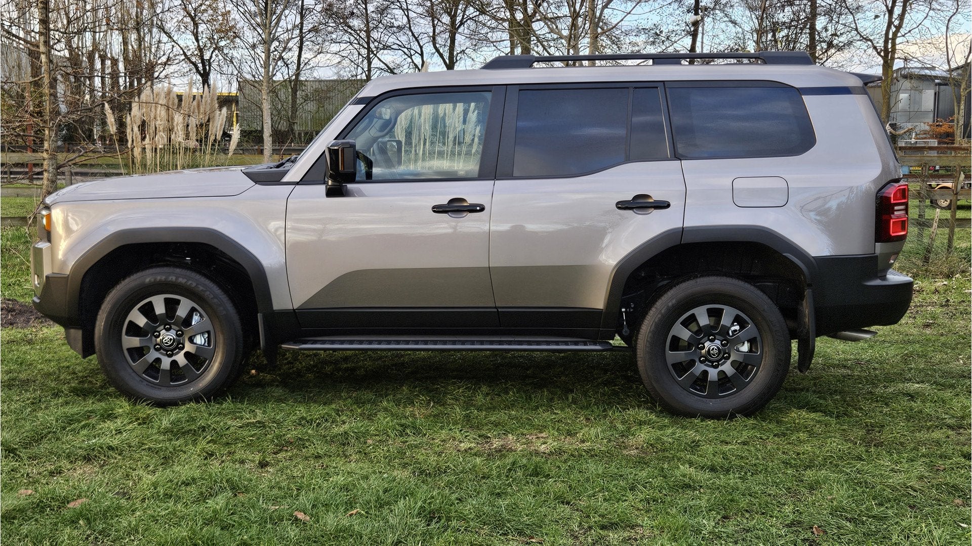 Toyota Land Cruiser 250 2.8 D-4D Executive GRIJS KENTEKEN, 4 cilinders, Beige, Bedrijf, Diesel
