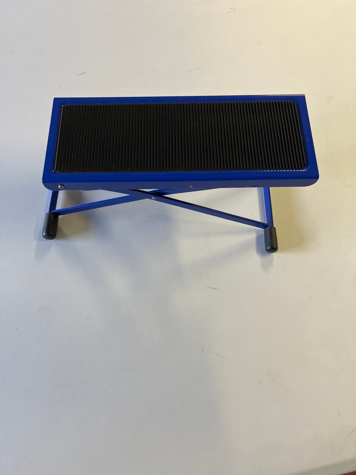 Blauwe voet voor gitaar te  spelen  antislip,, Ophalen of Verzenden, Zo goed als nieuw
