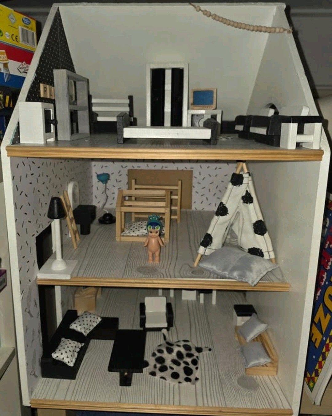Poppenhuis met spulletjes, Ophalen, Poppenhuis