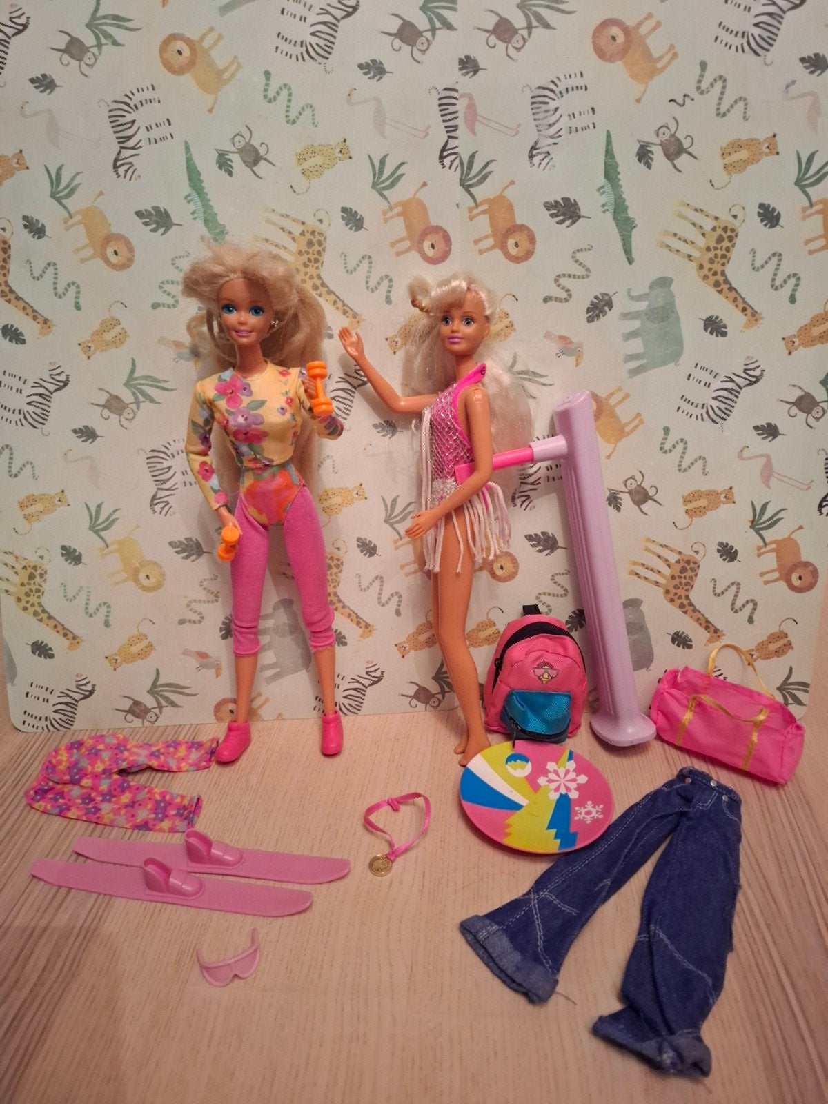 Barbie en Sindy,  sport, turnen, ski, veel accesoires, Kinderen en Baby's, Ophalen of Verzenden, Barbie
