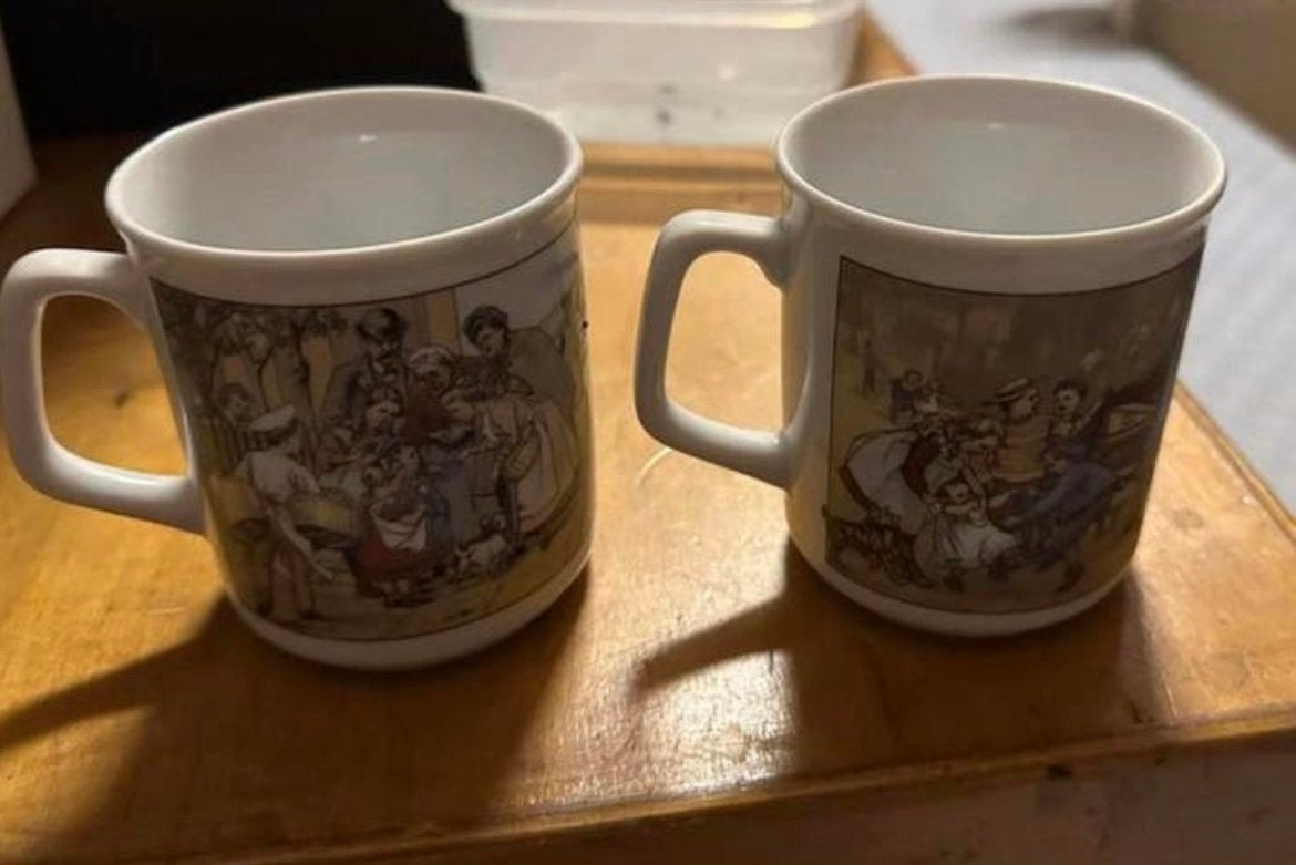 Ot en Sien bekers 2 stuks, Huis en Inrichting, Keuken | Servies, Ophalen of Verzenden, Overige stijlen, Kop(pen) en/of Schotel(s)