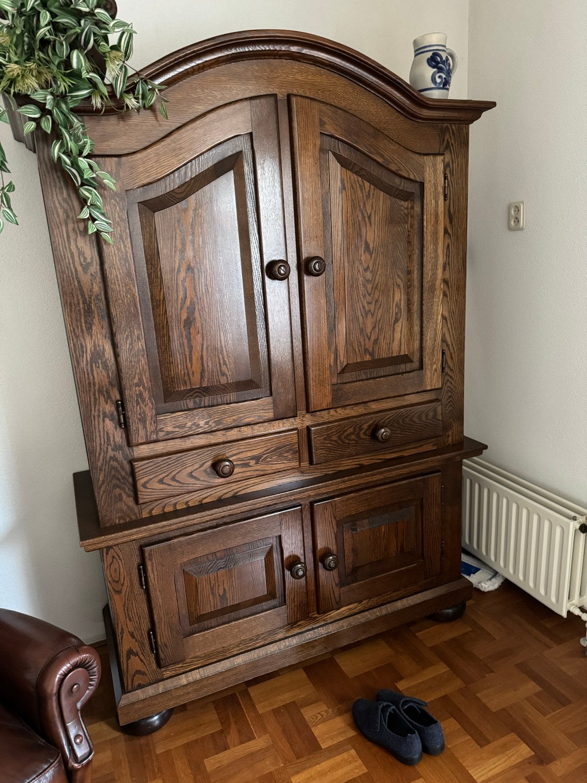 Prachtige massief eiken kast met sierlijke details, Antiek en Kunst, Antiek | Meubels | Kasten, Ophalen