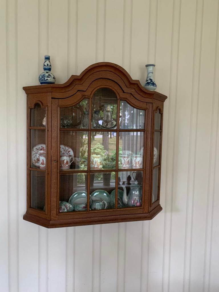 Antieke houten vitrinekast met glas, wandmodel, Ophalen