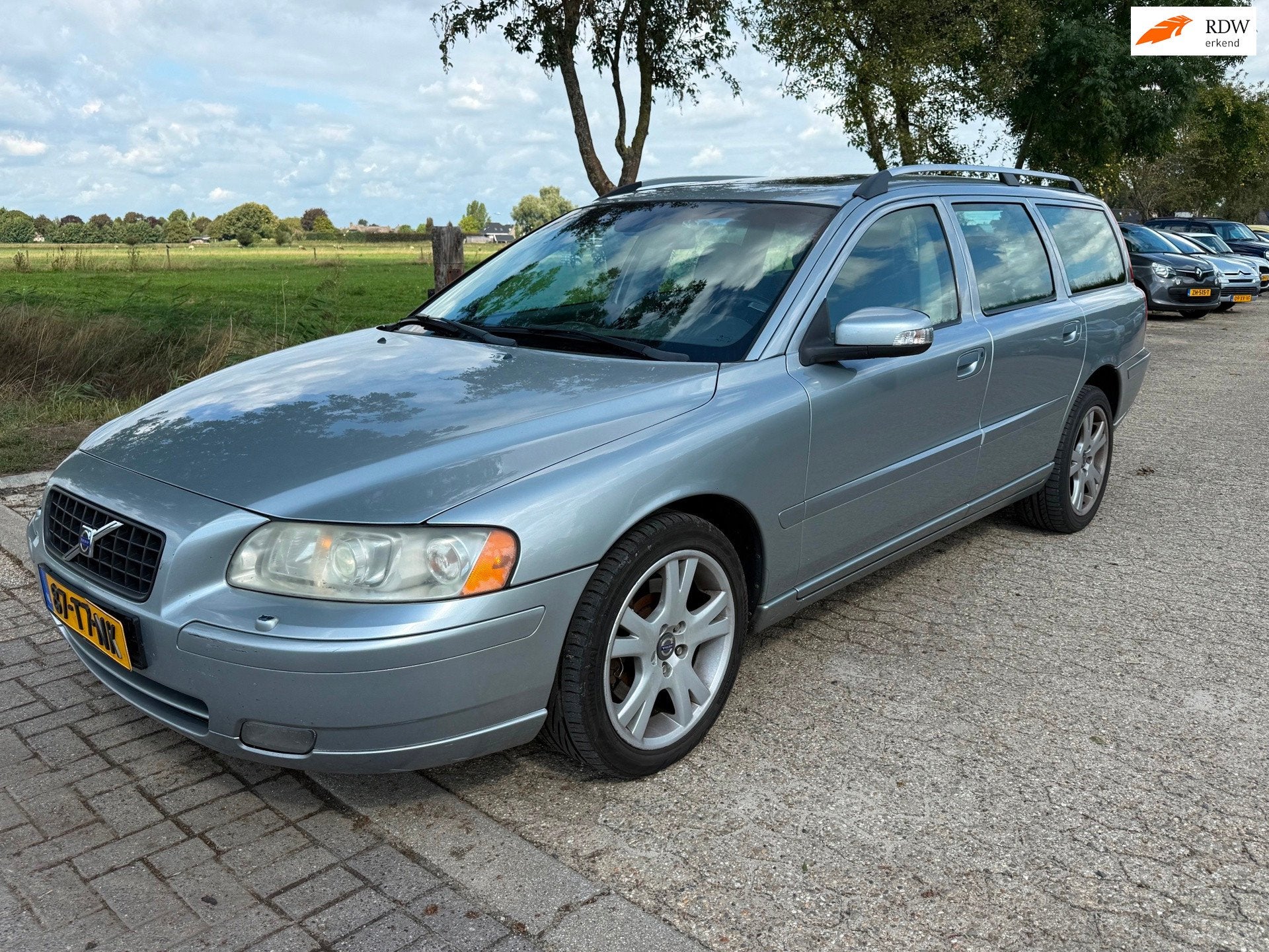 Volvo V70 2.4 D5 AWD Edition Sport Goed rijdend., Auto's, Automaat, Zwart, 197 €/maand, Diesel