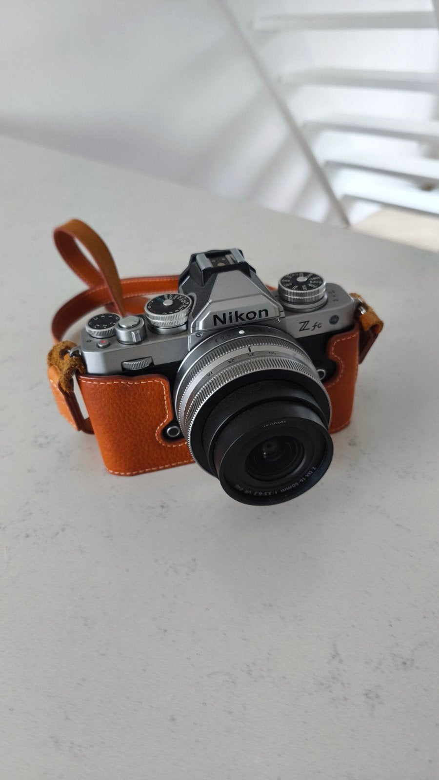 Nikon Z fc Systeemcamera met 16-50mm lens en leren case, Ophalen of Verzenden, Zo goed als nieuw, 4 t/m 7 keer, Beeldstabilisatie