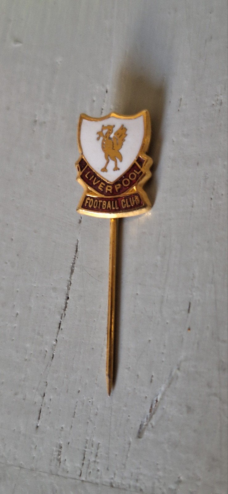 Set van 4 voetbalclub speldjes: o.a. Feyenoord en Liverpool, Verzenden, Gebruikt, Sport