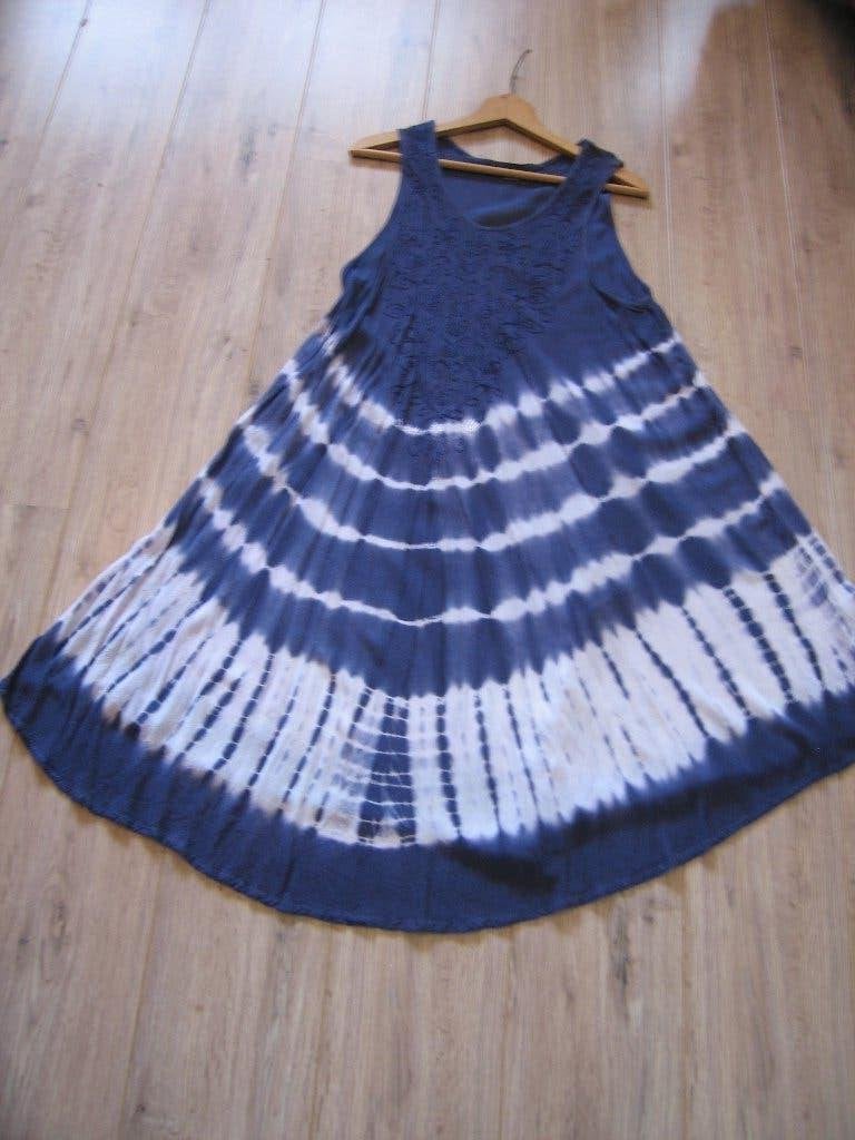 Tie dye hippie jurk van fijne viscose Maat 40, Ophalen of Verzenden, Zo goed als nieuw, Maat 38/40 (M), Onder de knie
