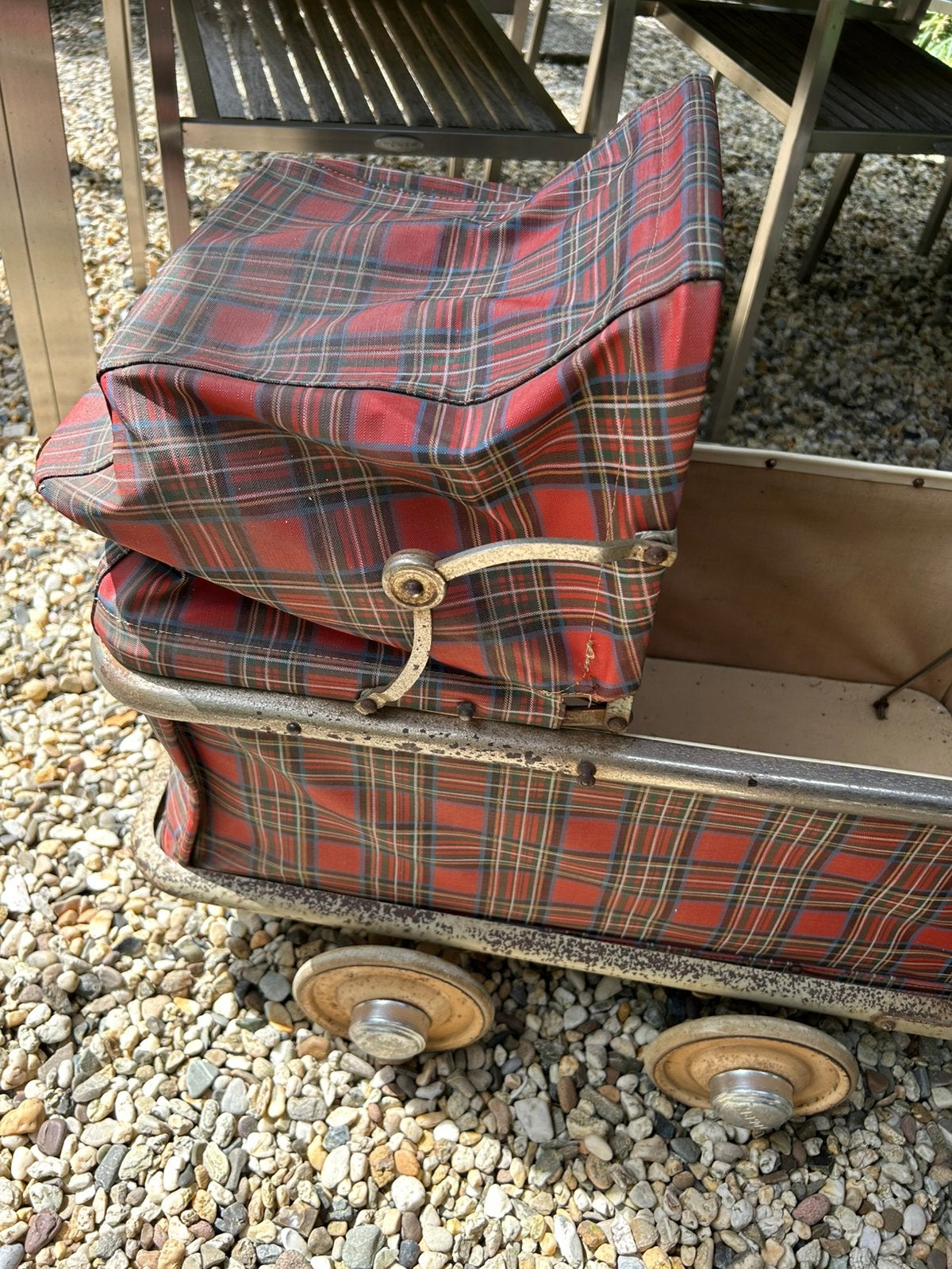 Zeer oude poppenwagen., Ophalen