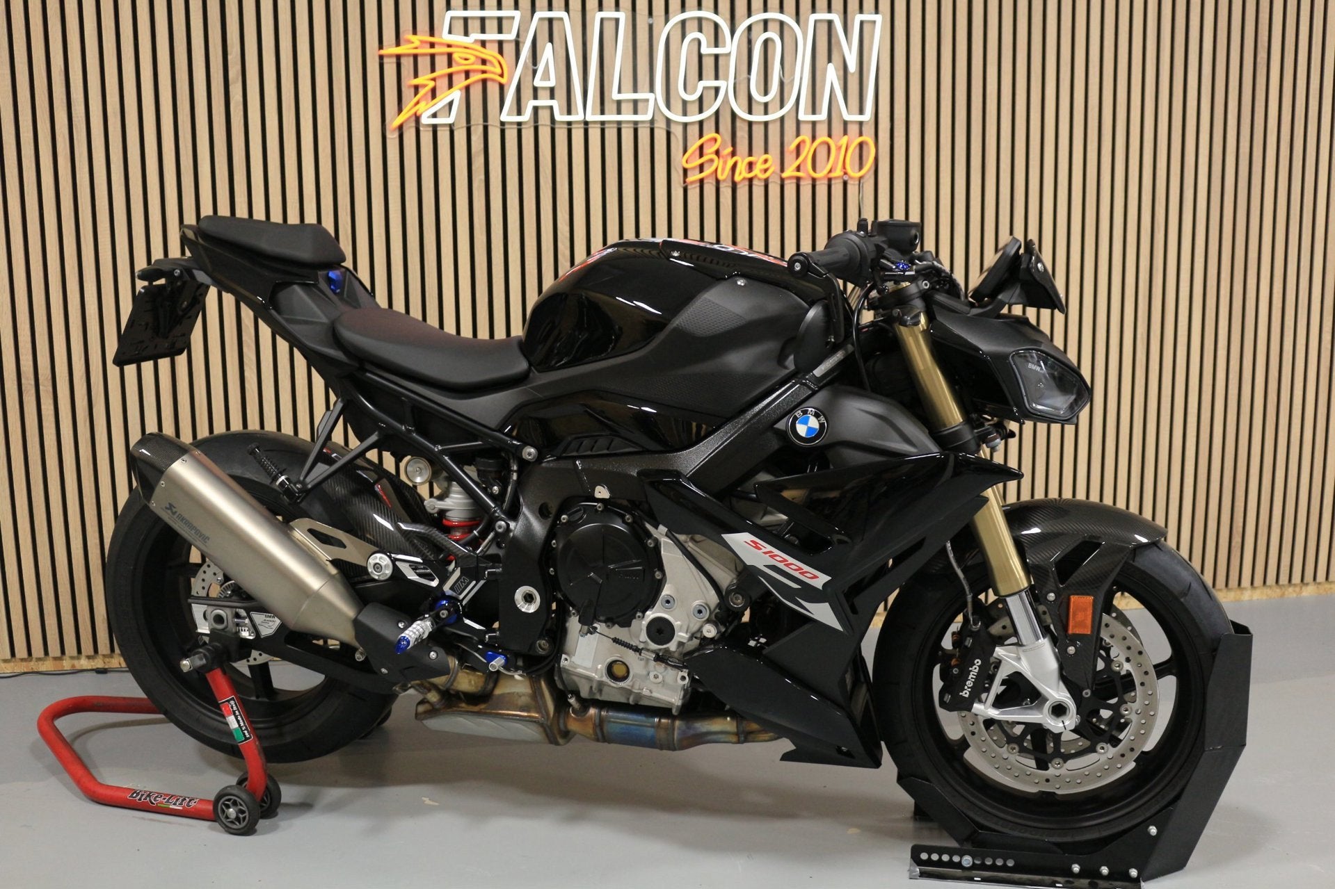 BMW S 1000 R - 2025 - (BTW) Fabrieksgarantie - Carbon - Akra, BMW AG, Petuelring 130
80788  München, DE, Info@bmwgroup.com, Bedrijf