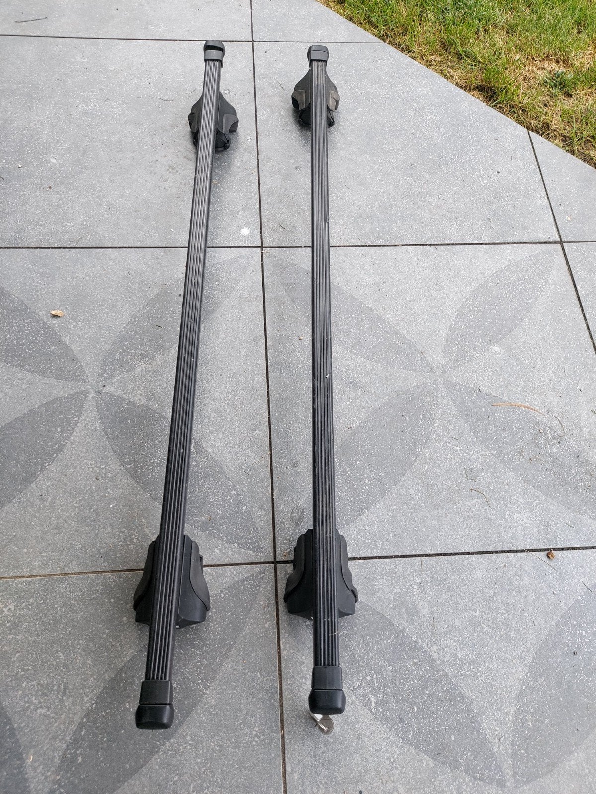 Thule dakdragers - geschikt voor auto met dakrails, Auto diversen, Dakdragers, Ophalen, Gebruikt