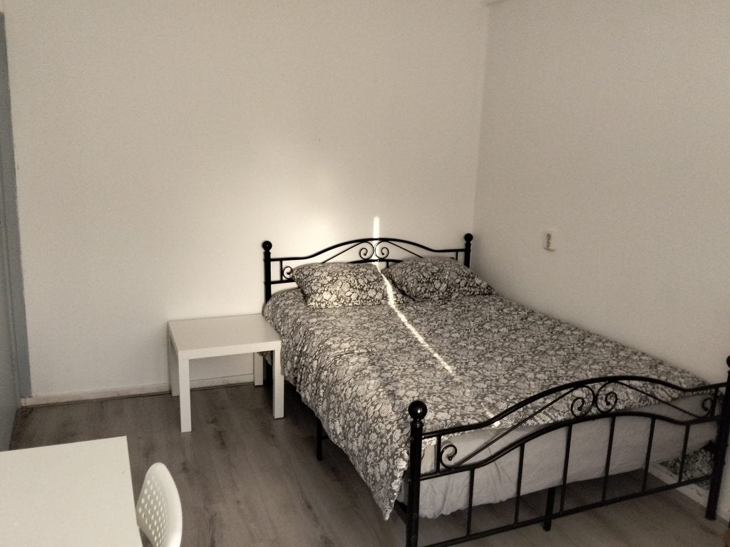 2 Furnished Rooms for Rent  Plein 40-45 Shopping Center, Huizen en Kamers, Kamers te huur, 50 m² of meer, Amsterdam