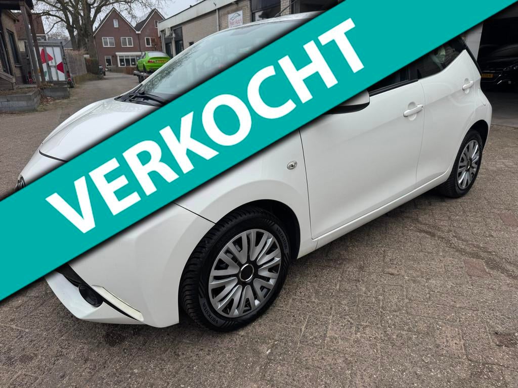 Toyota Aygo 1.0 VVT-i x-cite AIRCO LED 98000 KM O.H BOEKJES, Voorwielaandrijving, Gebruikt, Euro 6, 4 stoelen