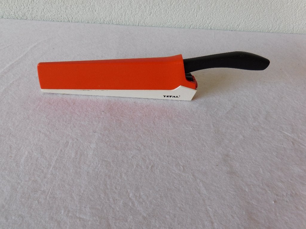 Vintage mes in houder van Tefal uit de jaren 70. Het mes sli, Ophalen of Verzenden, Meerkleurig, Overige materialen, Overige merken