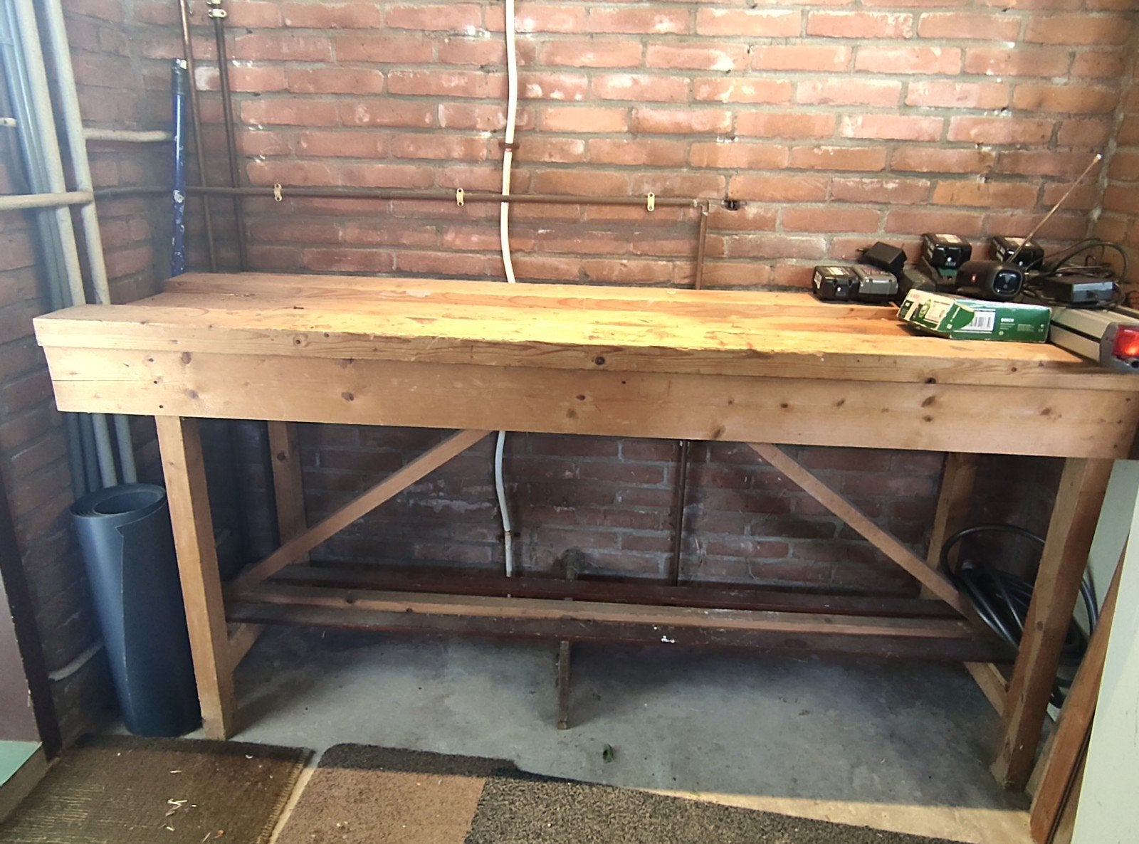 Foto 2 van Stevige houten werkbank of oppottatfel gratis af te halen -