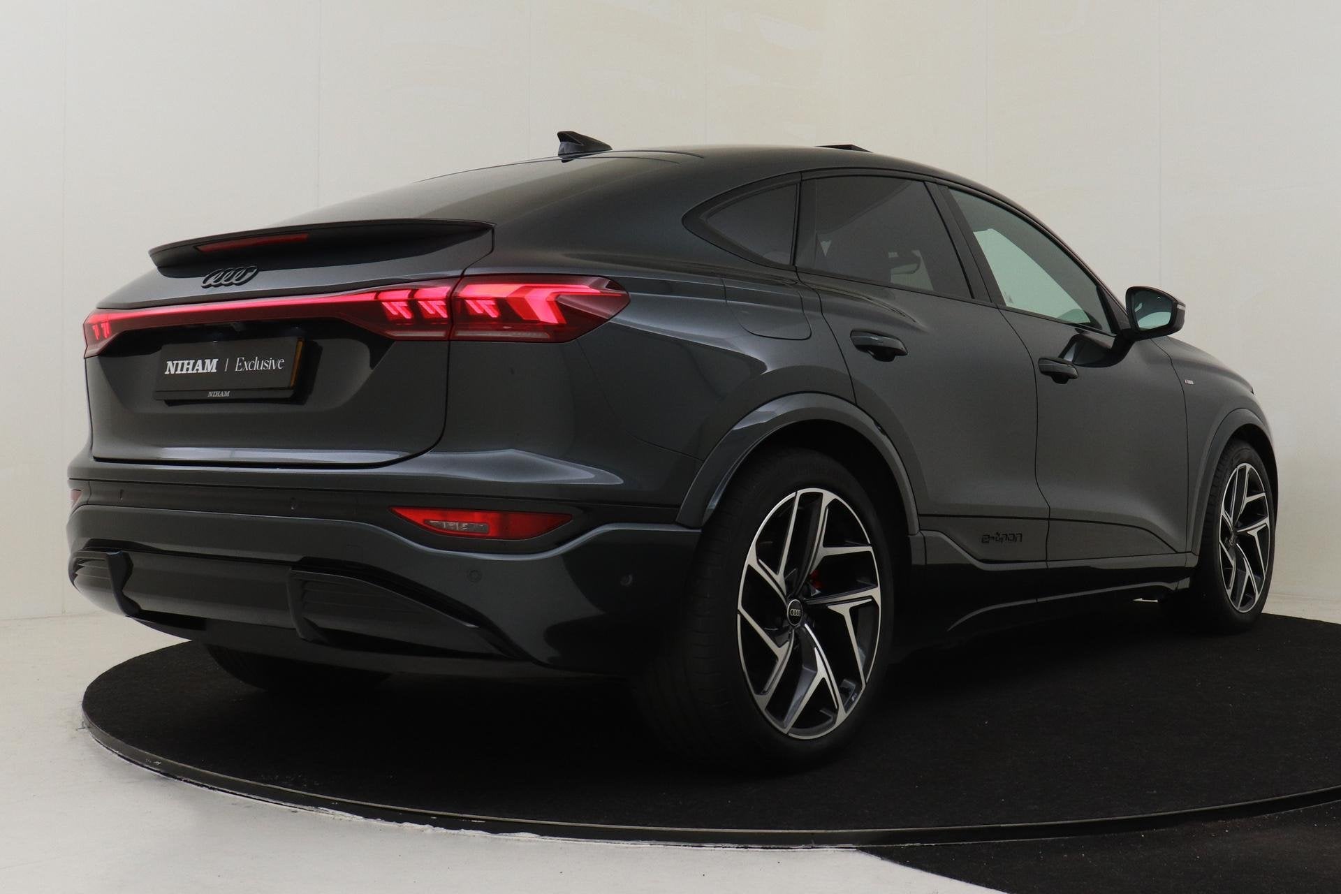 Audi Q6 SPORTBACK E-TRON S EDITION PERFORMANCE 100 kWh -PANO, Auto's, Automaat, 12 maanden, Gebruikt, Origineel Nederlands