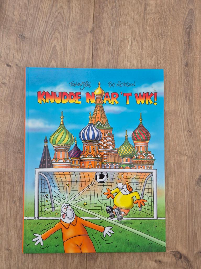 Knudde naar 't WK! - Toon van Driel & Ray Nicholson, Eén stripboek, Ophalen of Verzenden, Gelezen, Toon van Driel & Ray Nicholson