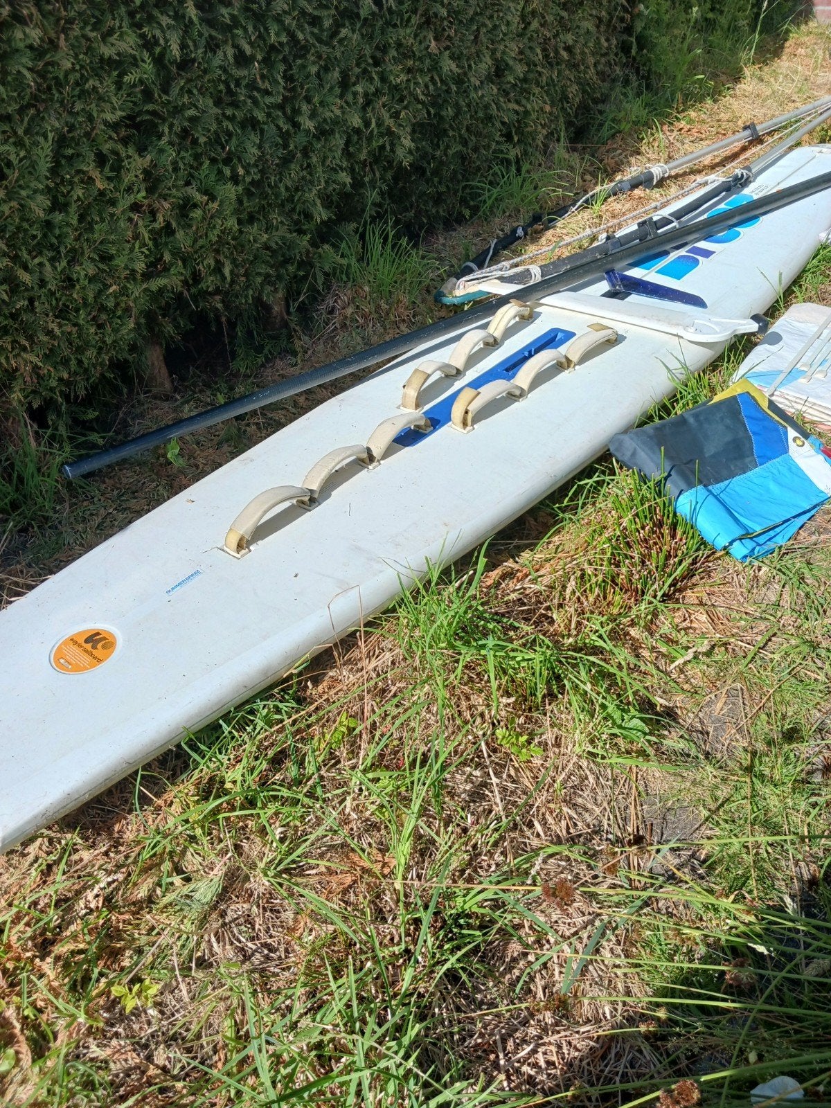 Windsurfplank / surfplank met zeilen en masten, Watersport en Boten, Windsurfen, 250 tot 300 cm, Gebruikt, Met zeil(en), 8 m² of meer
