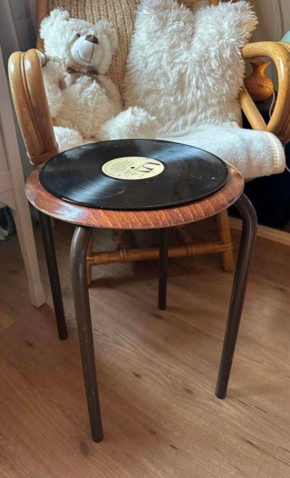 Vintage tafeltje met vinyl plaat als tafelblad, Ophalen of Verzenden, Gebruikt