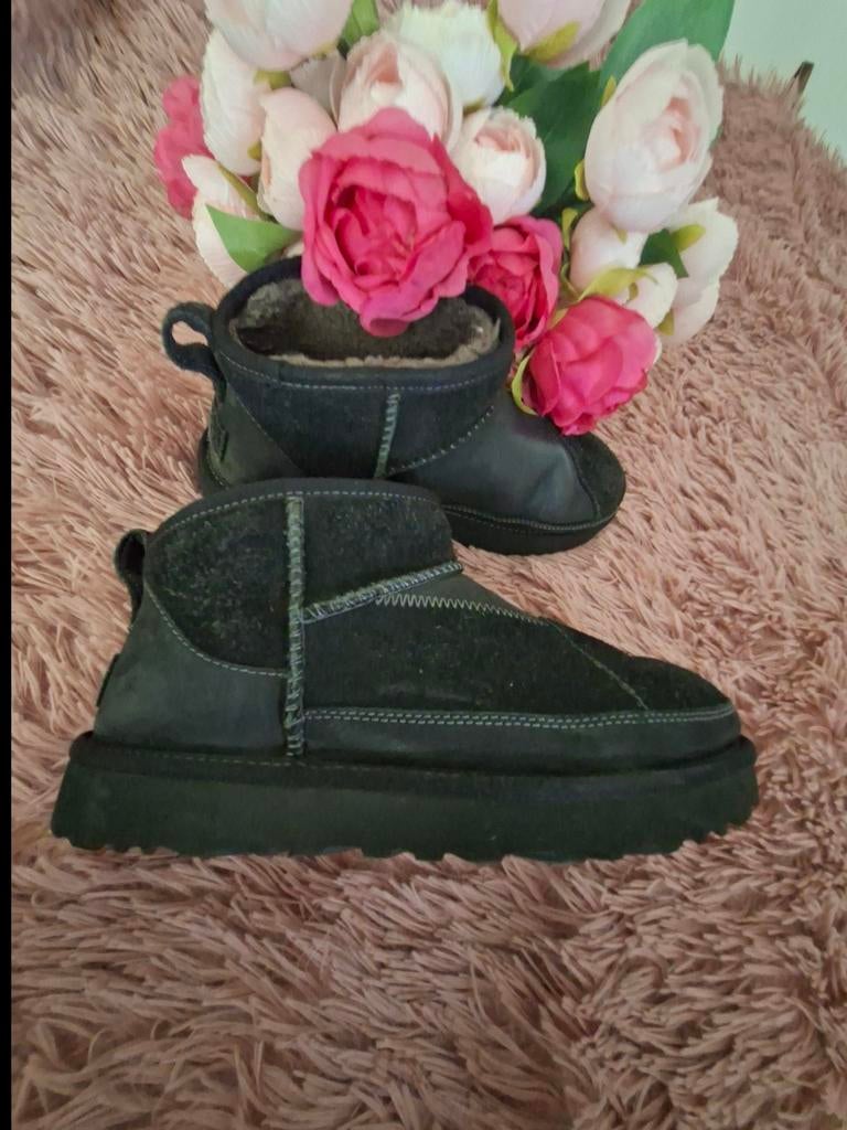 Ugg laarzen maat 38, Kleding | Dames, Schoenen, Gedragen, Lage of Enkellaarzen, Zwart, Ophalen of Verzenden