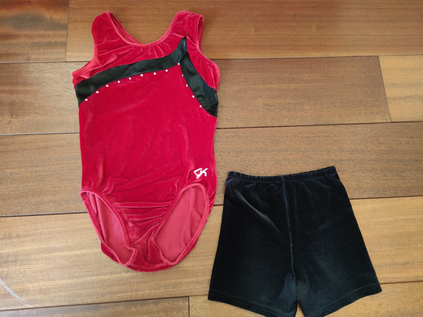 Rood velours turnpakje GK met gratis broekje (maat 140-152), Sport en Fitness, Turnen, Overige typen, Kindermaat 122 t/m 140, Rood