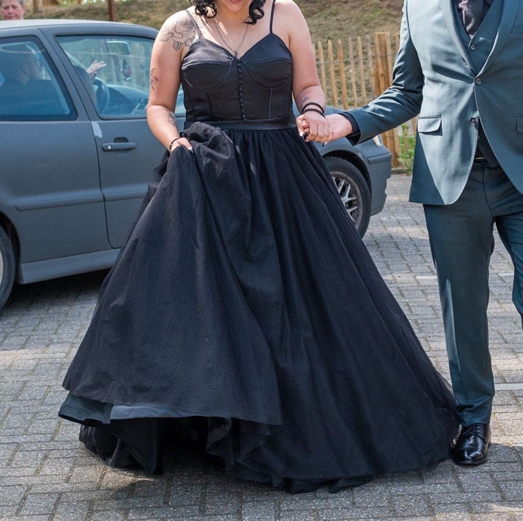 Prachtige Zwarte Trouwjurk - Uniek en Elegant, Trouwjurk, Zwart, Ophalen of Verzenden, Onbekend
