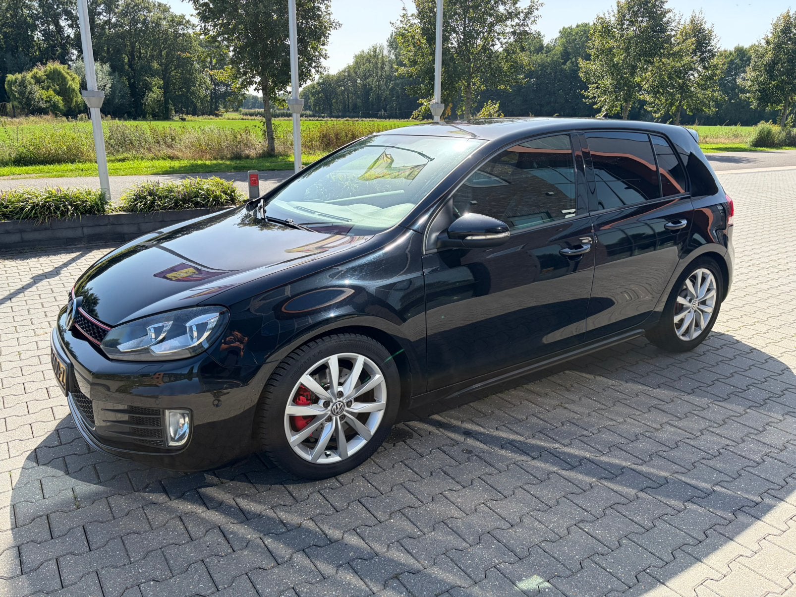 Foto 5 van Volkswagen Golf 2.0 GTI 155KW DSG 2010 Zwart PANO