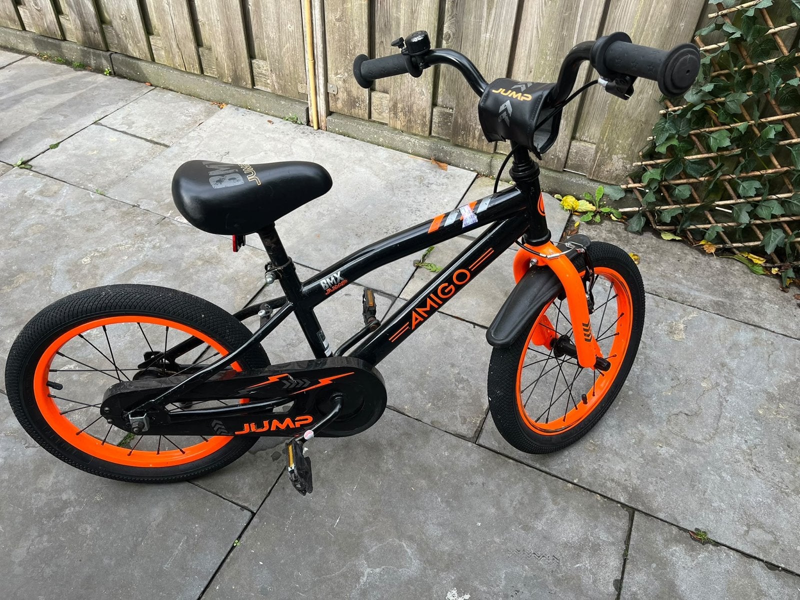 AMIGO Jump Kinderfiets BMX - Zwart/Oranje 16 inch, Ophalen, Gebruikt, Terugtraprem, 16 tot 20 inch