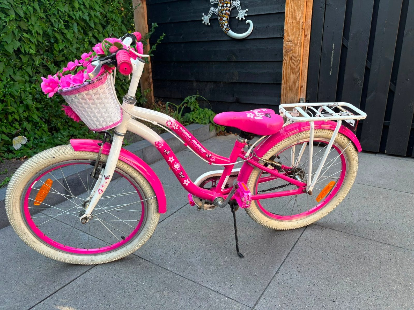 Roze kinderfiets met bloemenmandje - 20 inch, Ophalen, 20 inch of meer, Gebruikt, Onbekend