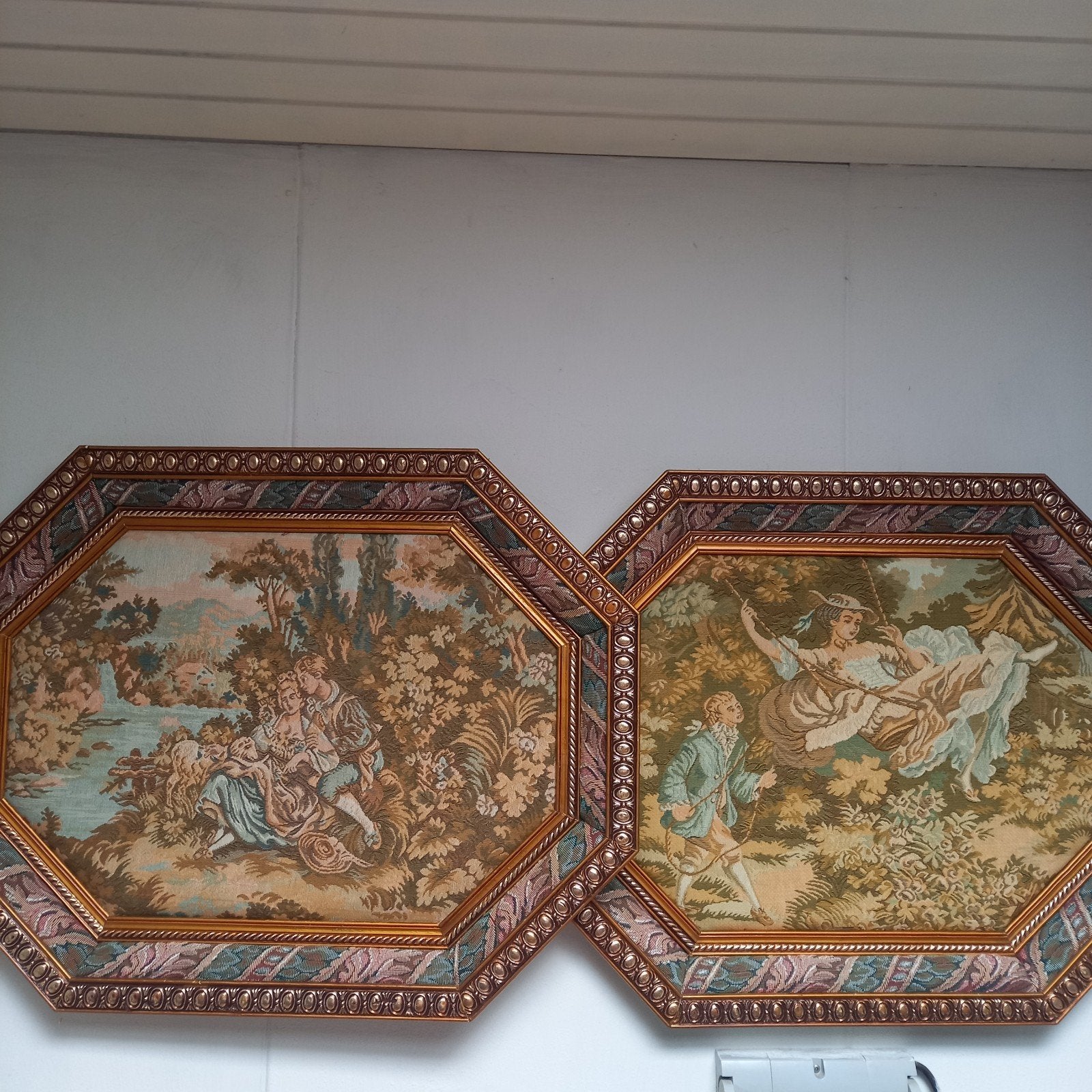 2 grote gobelin wandtapijten in sierlijst    71,5  56, Ophalen of Verzenden
