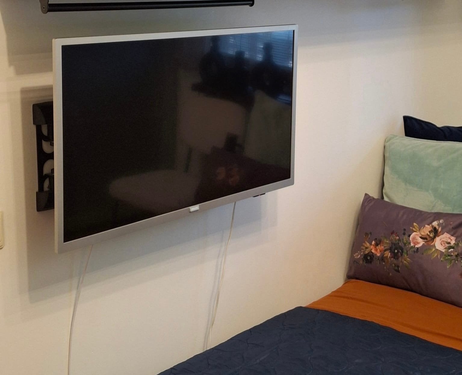 Philips TV 32 inch met muurbeugel