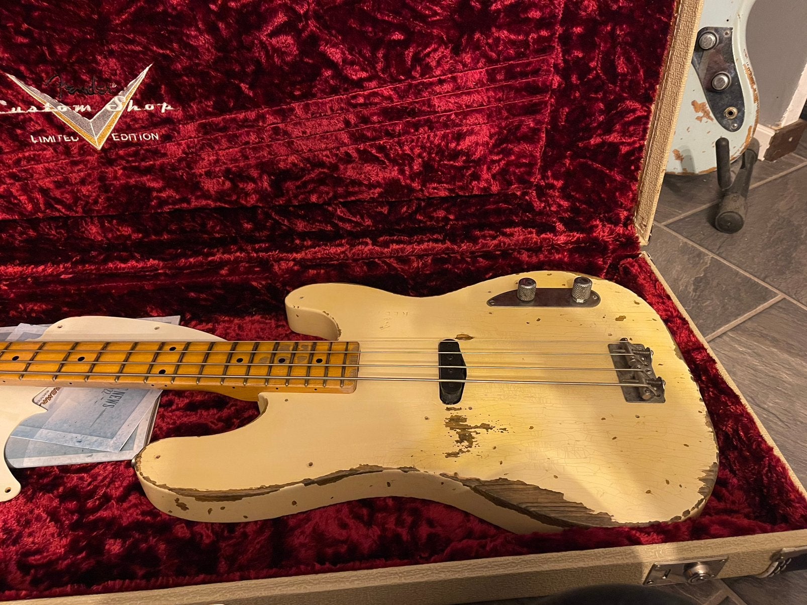 Fender Precision Costum shop ‘51 heavy relic, Muziek en Instrumenten, Ophalen, Zo goed als nieuw
