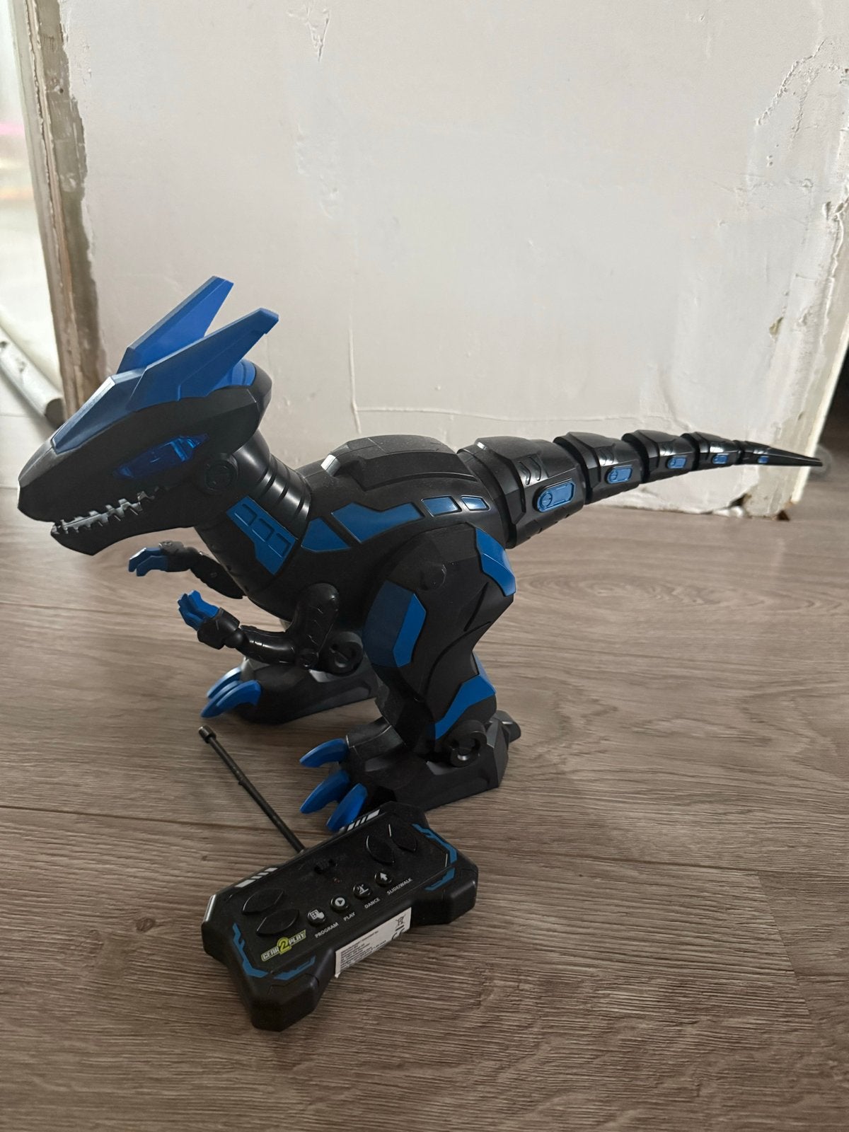 Op afstand bestuurbare dinosaurus met geluid en licht, Ophalen, Zo goed als nieuw, Jongen of Meisje