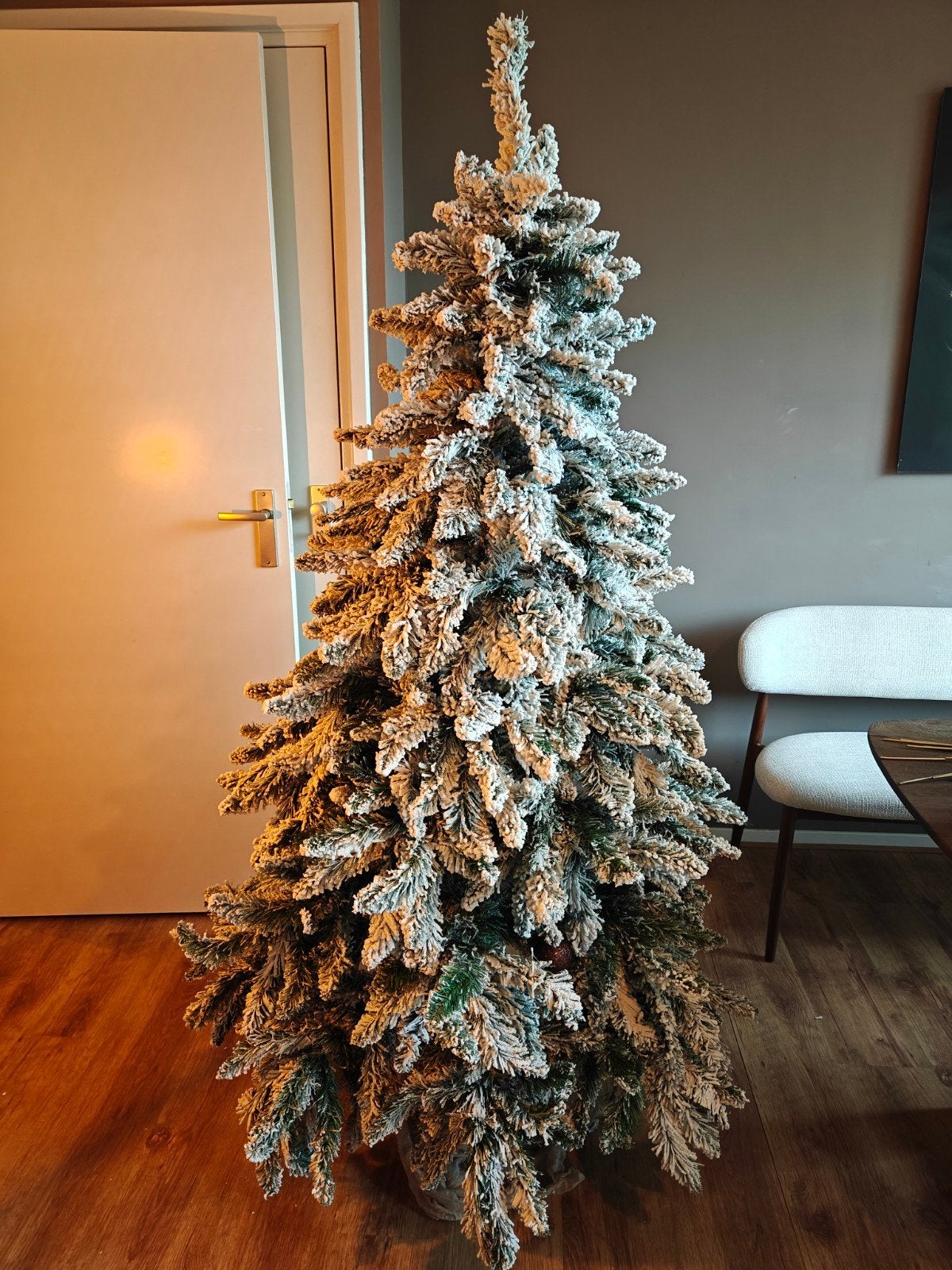 Kerstboom met sneeuw - Intratuin, Ophalen of Verzenden, Zo goed als nieuw